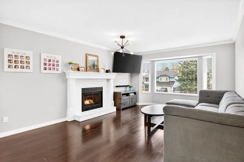 20126 WANSTEAD STREET - photo 3 of 25