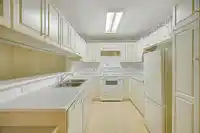 201 13870 70 AVENUE - thumbnail 3