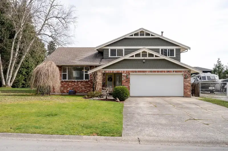 5684 146A STREET - photo 3 of 40