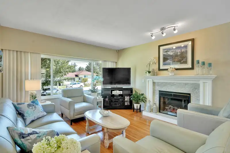 12990 101 AVENUE - photo 4 of 40