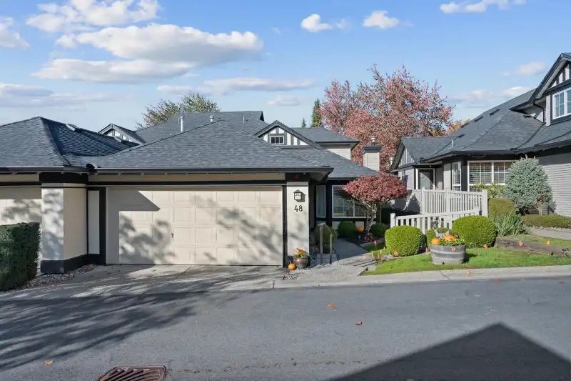 48 17917 68 AVENUE - photo 1 of 25