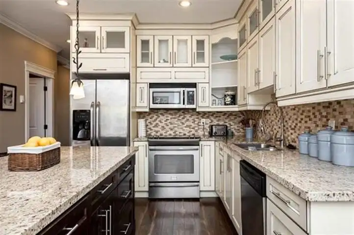 7213 190 STREET - photo 2 of 13