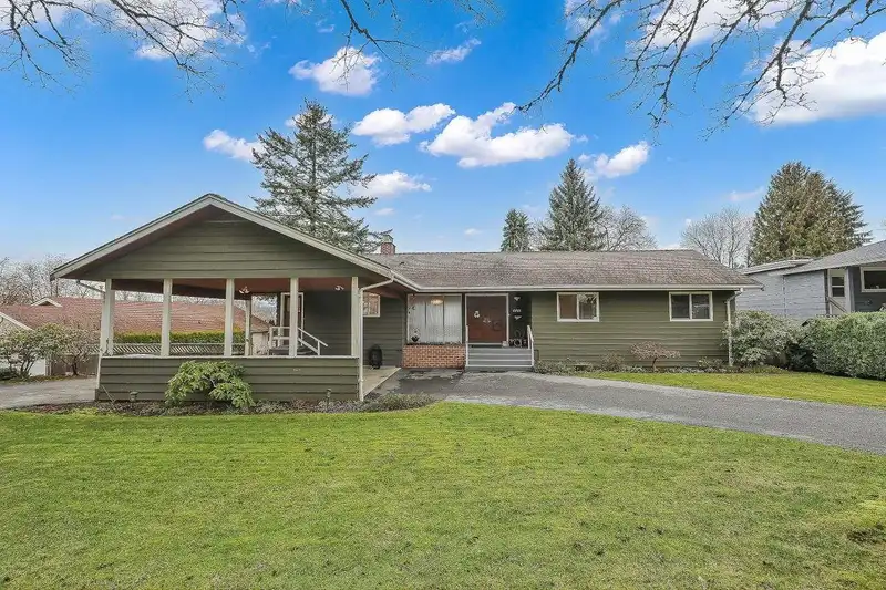 13753 114 AVENUE - photo 1 of 39