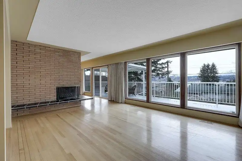 13753 114 AVENUE - photo 2 of 39