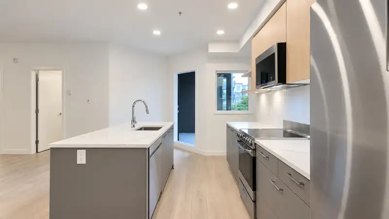 217 10777 138 STREET - photo 2 of 17