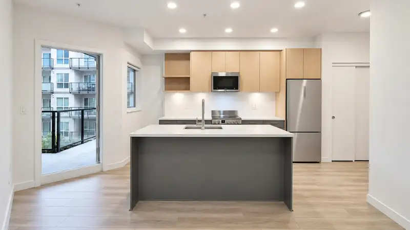 217 10777 138 STREET - photo 3 of 17