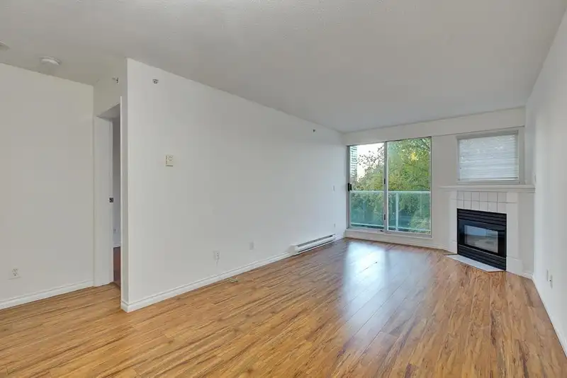 507 9830 WHALLEY BOULEVARD - photo 4 of 27