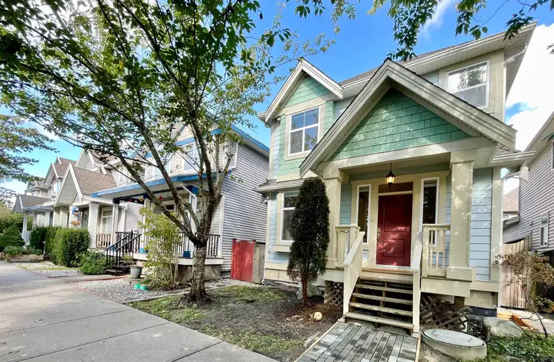 19135 70 AVENUE - photo 1 of 35