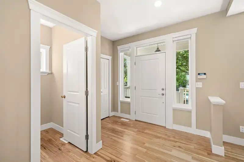 19135 70 AVENUE - photo 4 of 35
