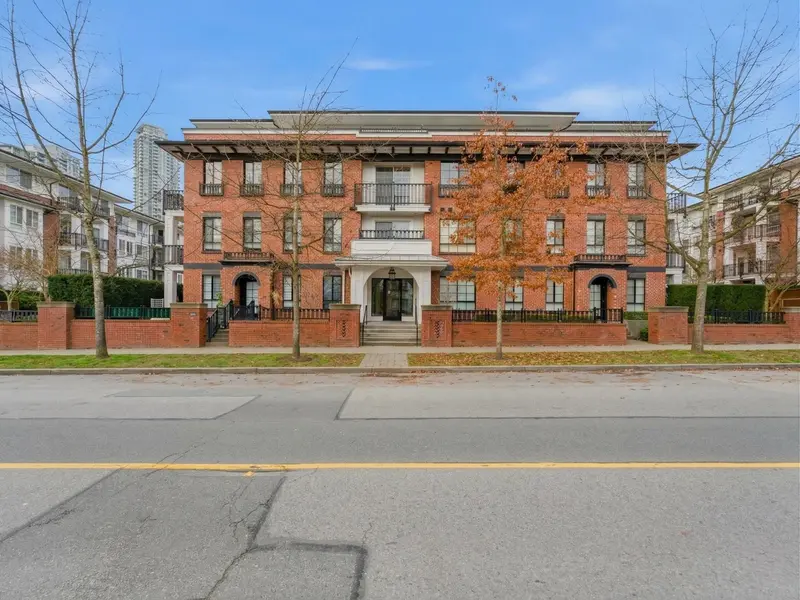 205 553 FOSTER AVENUE - photo 1 of 19