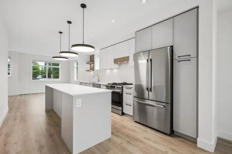 28 17429 59 AVENUE - photo 1 of 18