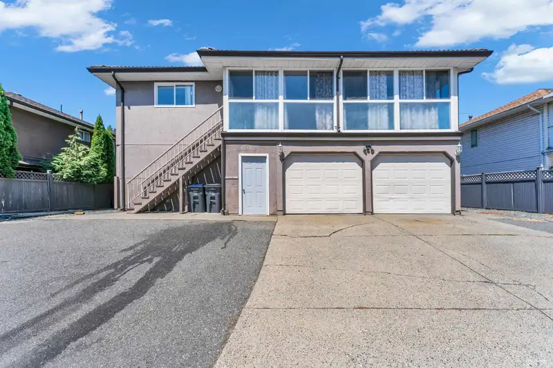 14382 88 AVENUE - photo 2 of 35