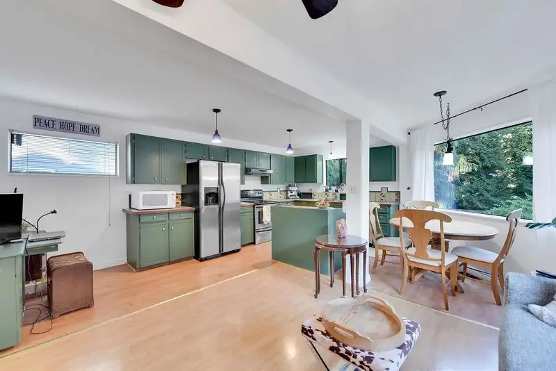 10878 143 STREET - photo 4 of 30
