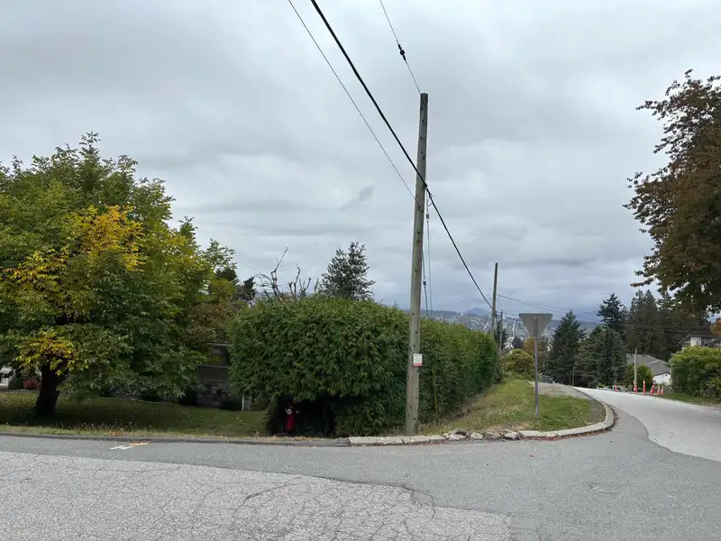 12995 110 AVENUE - photo 4 of 15