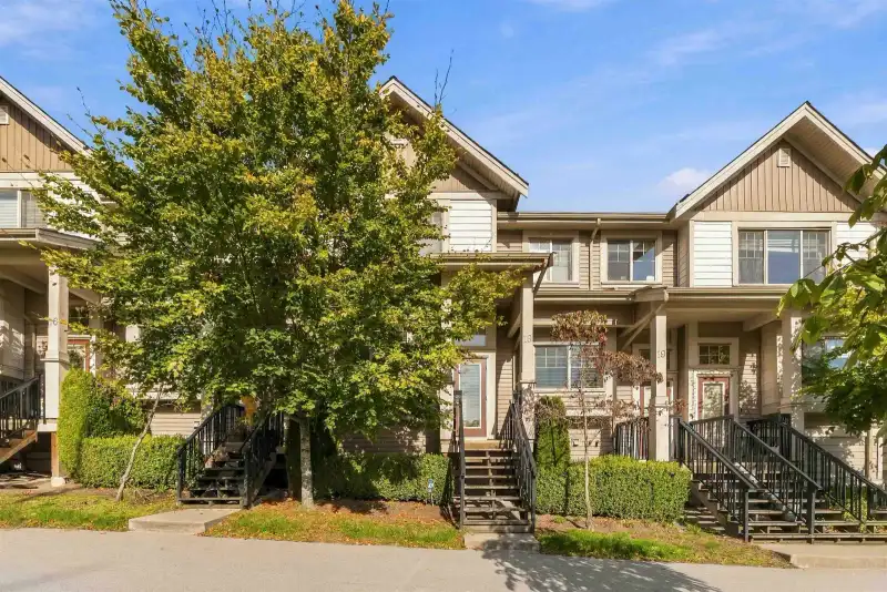 18 19097 64 AVENUE - photo 1 of 31