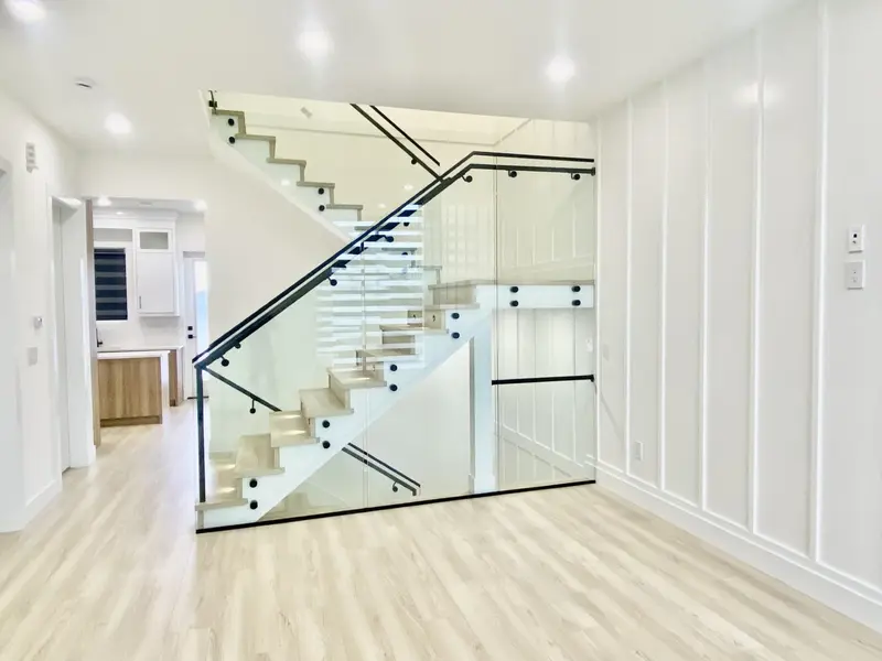 15911 88 AVENUE - photo 4 of 25