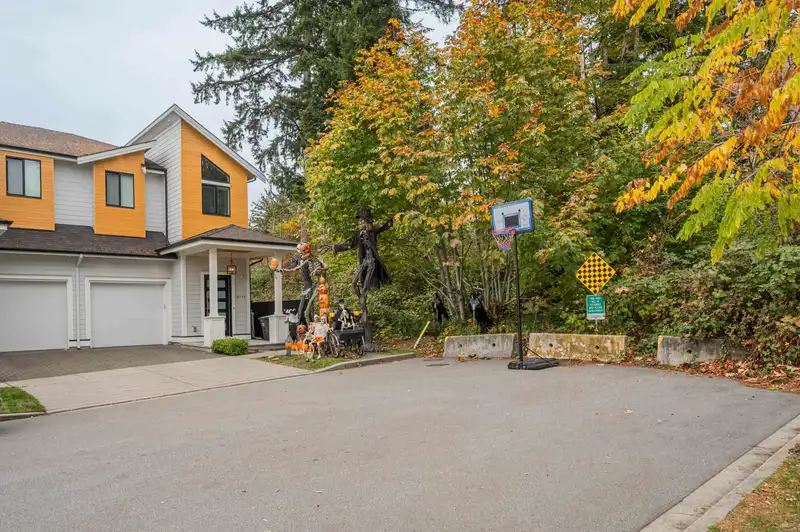 16150 87 AVENUE - photo 3 of 25