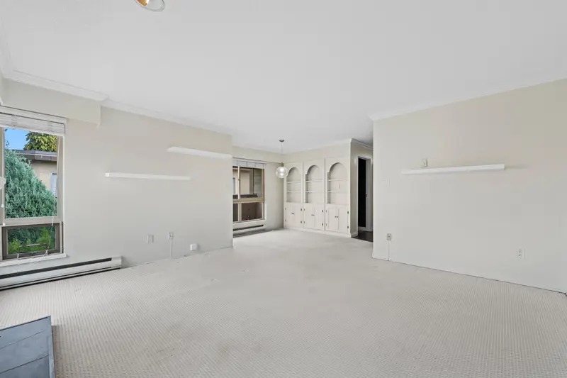 306 1260 W 10TH AVENUE - photo 3 of 14