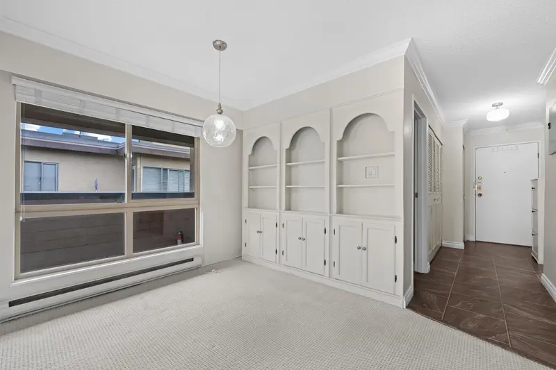 306 1260 W 10TH AVENUE - photo 4 of 14