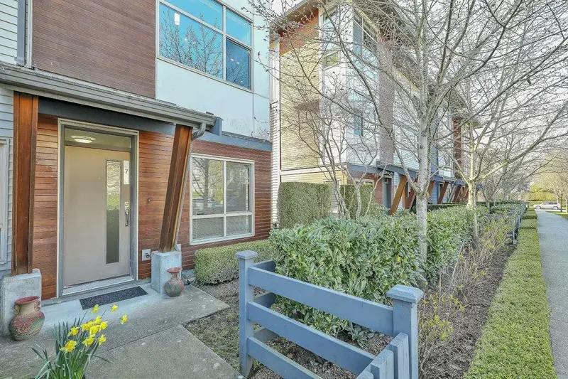 7 8473 163RD STREET - photo 3 of 25