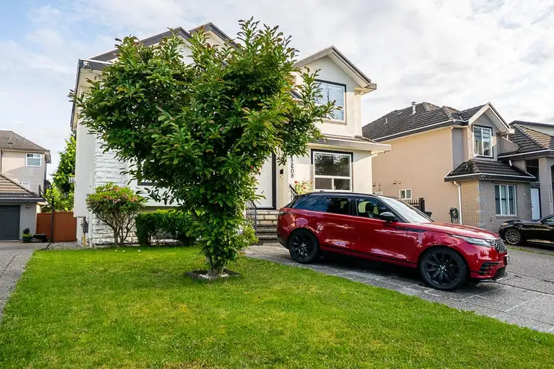 12608 67A AVENUE - photo 3 of 39
