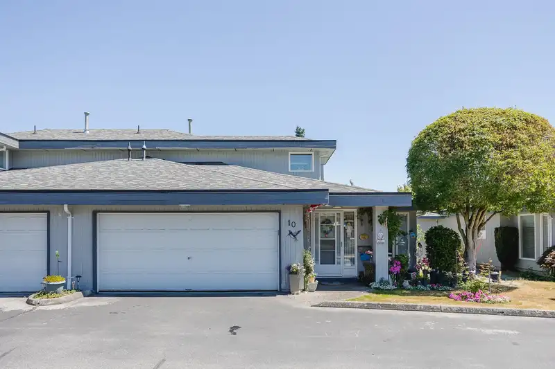 10 16180 86 AVENUE - photo 2 of 40