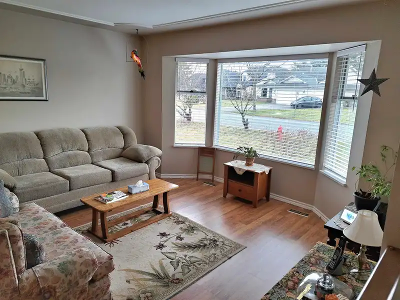 8835 157 STREET - photo 2 of 34