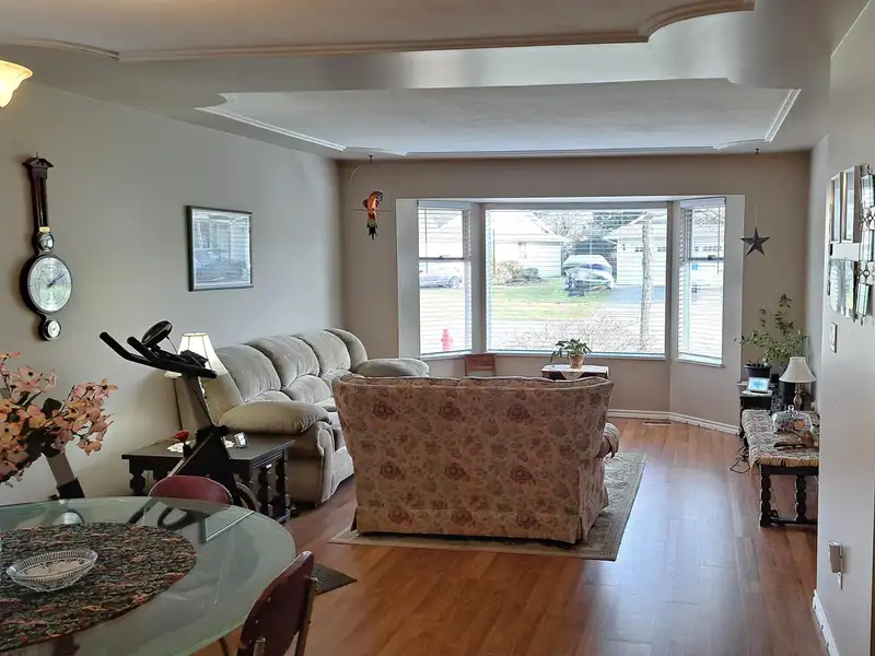 8835 157 STREET - photo 3 of 34
