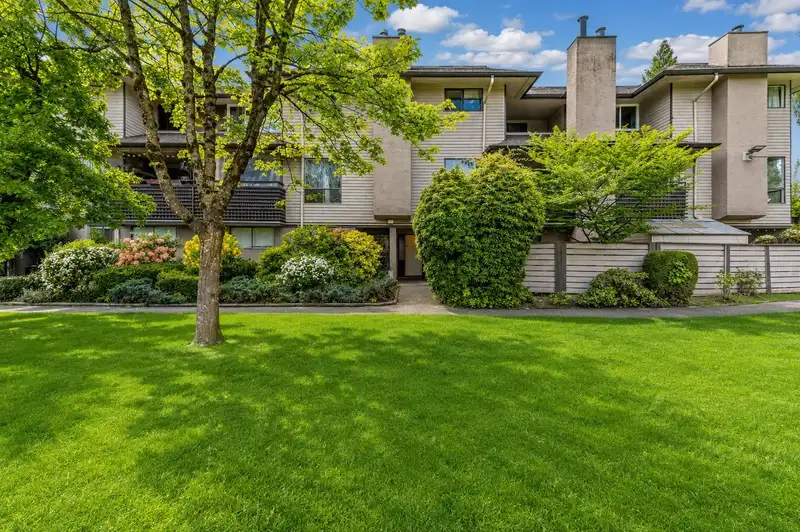 10582 HOLLY PARK LANE - photo 1 of 40