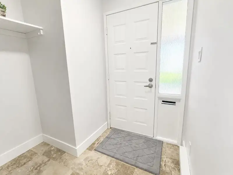 10582 HOLLY PARK LANE - photo 4 of 40