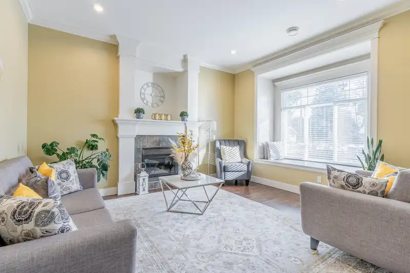 15833 108 AVENUE - photo 2 of 40