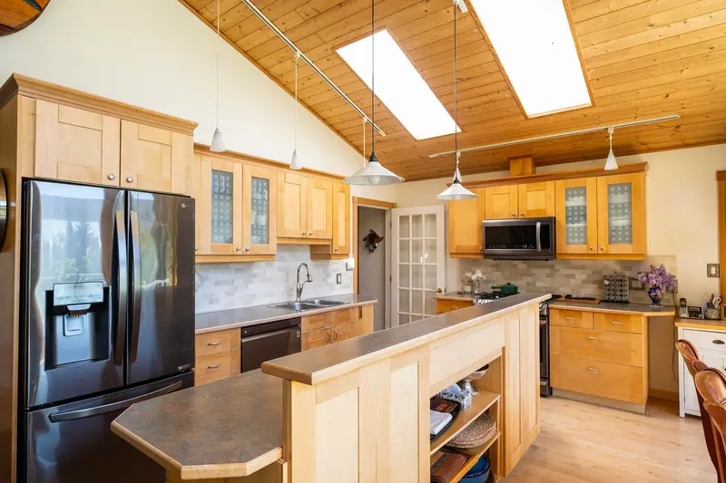 2556 LOWER ROAD - photo 3 of 25