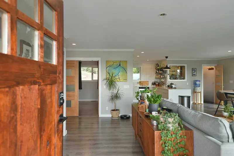 482 ELPHINSTONE AVENUE - photo 3 of 24