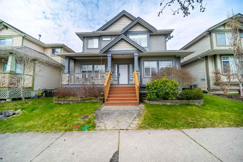 18875 69 AVENUE - photo 1 of 37