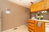 1 8078 KING GEORGE BOULEVARD - thumbnail 18