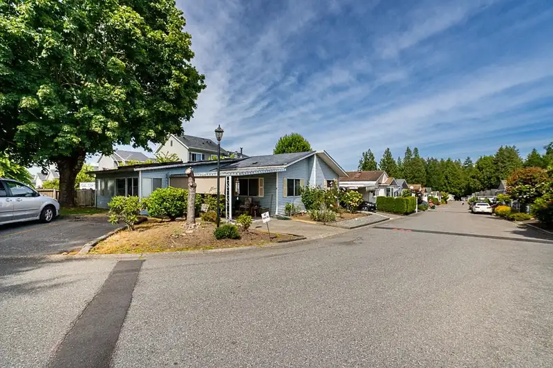 1 8078 KING GEORGE BOULEVARD - photo 4 of 36
