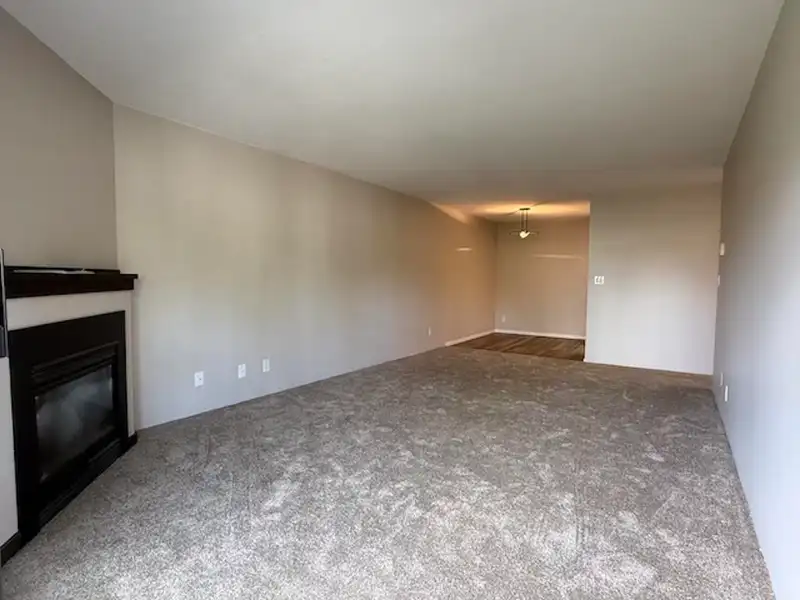 411 13501 96 AVENUE - photo 4 of 23