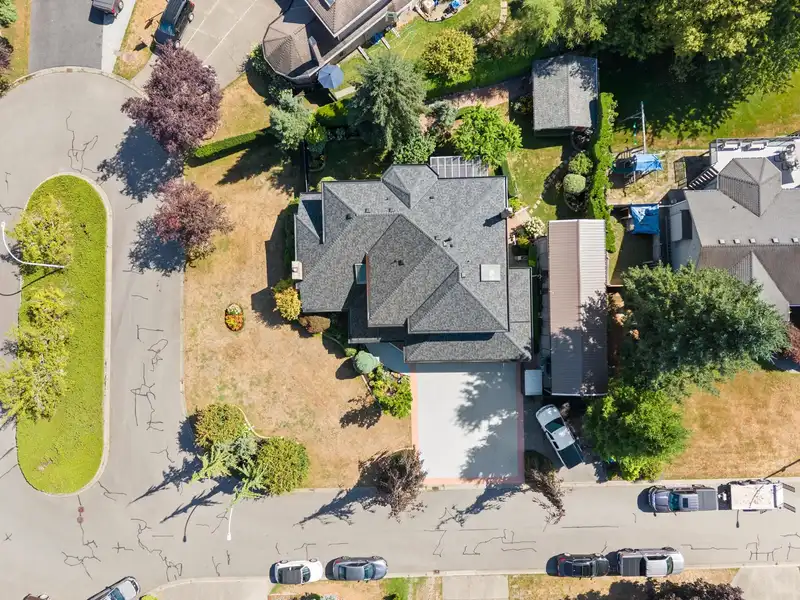 14972 81A AVENUE - photo 3 of 39