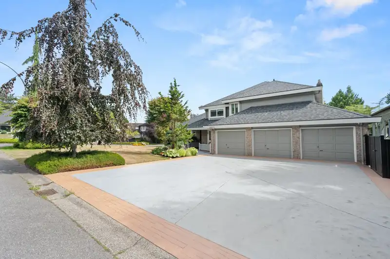 14972 81A AVENUE - photo 4 of 39