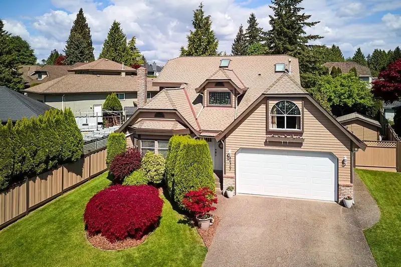 16367 S GLENWOOD CRESCENT - photo 1 of 36