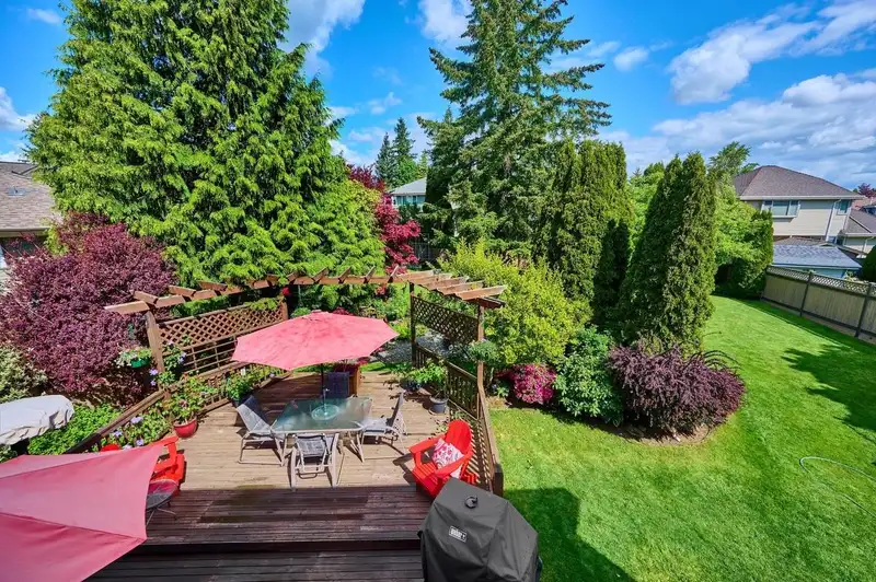 16367 S GLENWOOD CRESCENT - photo 3 of 36