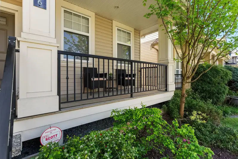 14586 60A AVENUE - photo 3 of 40