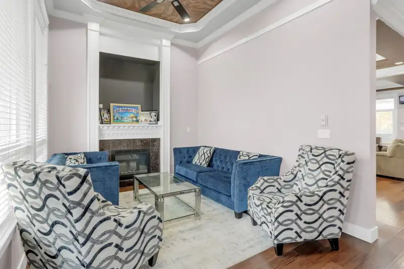 6677 125A STREET - photo 2 of 25