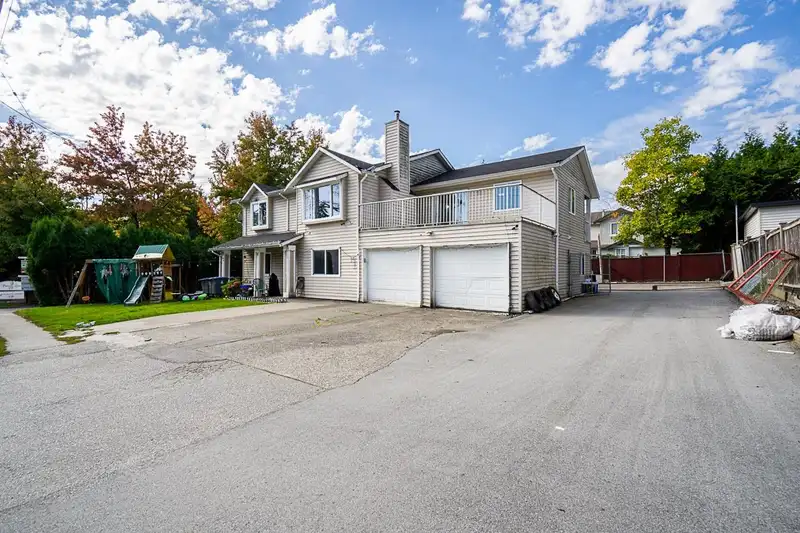 6753 137 STREET - photo 2 of 22