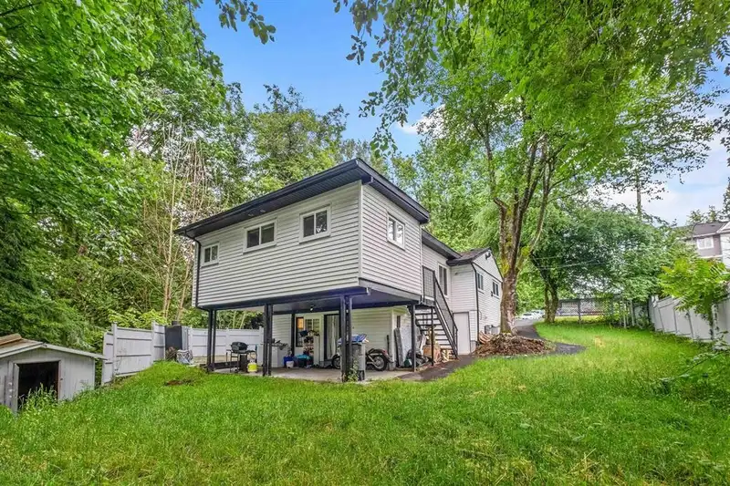 13289 112B AVENUE - photo 3 of 32