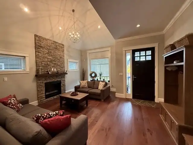16459 63 AVENUE - photo 4 of 40