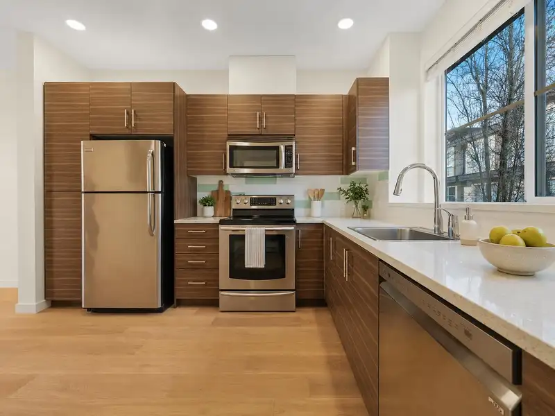 39 19477 72A AVENUE - photo 4 of 36