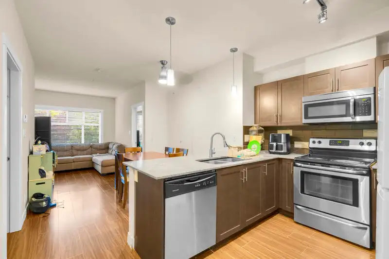 110 13468 KING GEORGE BOULEVARD - photo 3 of 17