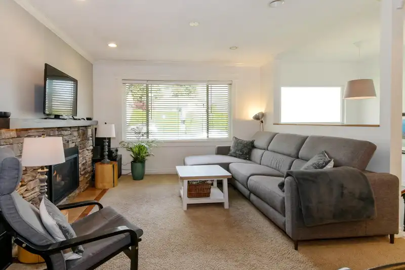 5707 184 STREET - photo 4 of 35