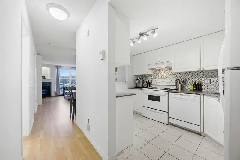 202 1519 GRANT AVENUE - photo 3 of 25